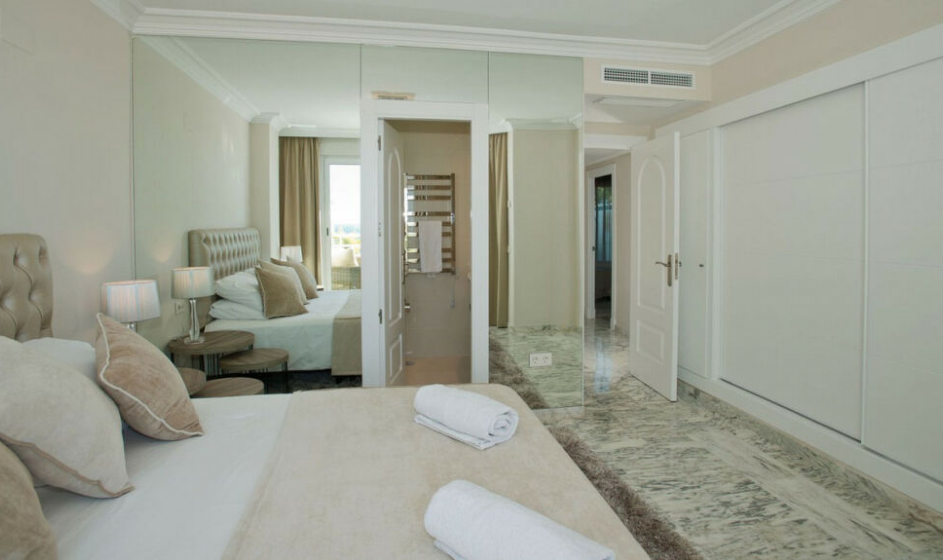 Resale - Apartment -
Marbella