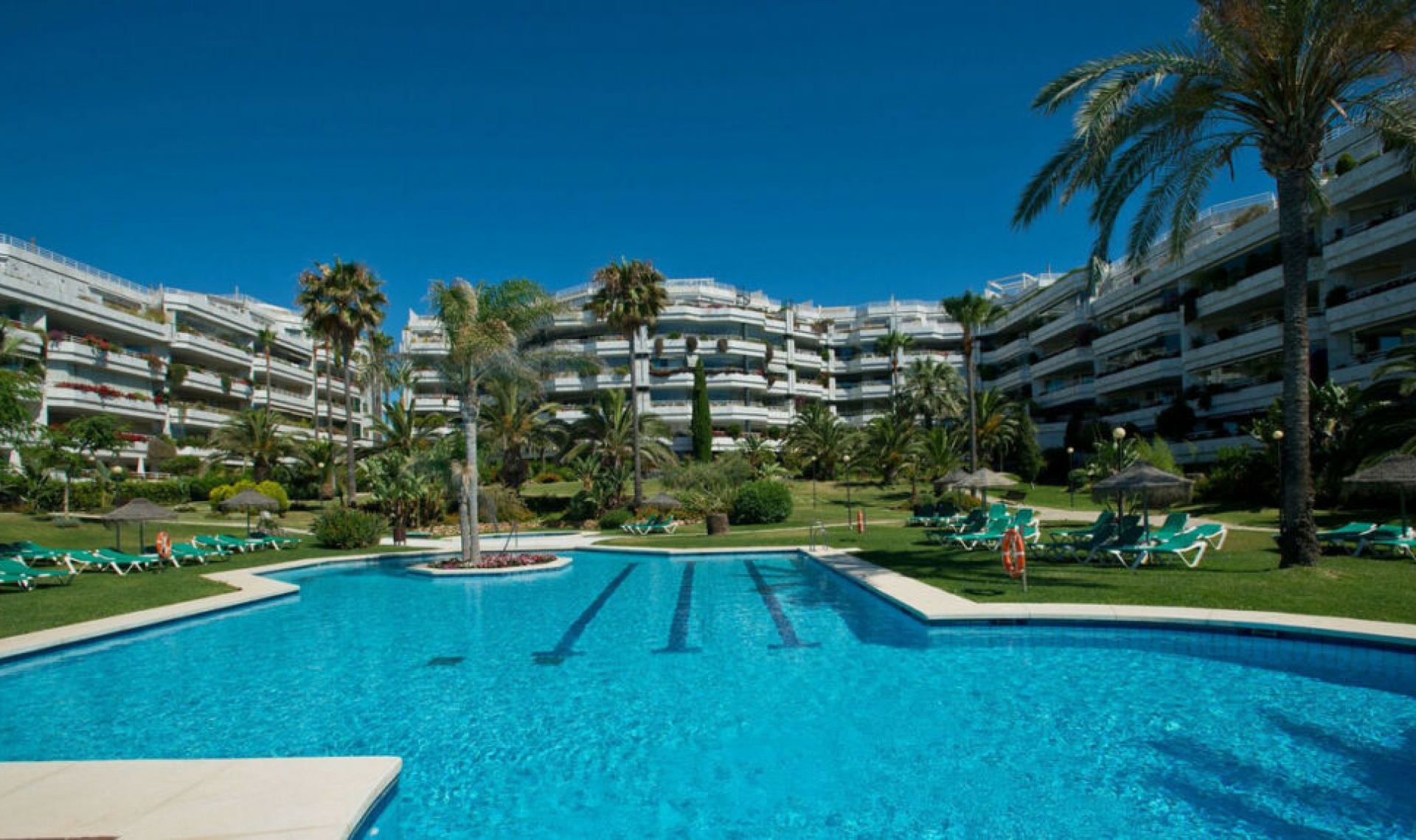 Resale - Apartment -
Marbella