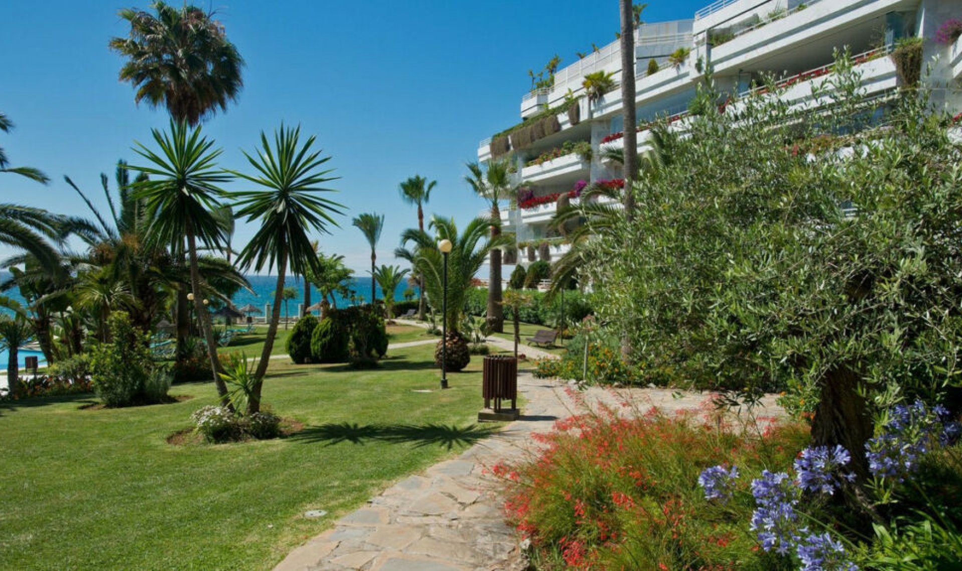 Resale - Apartment -
Marbella