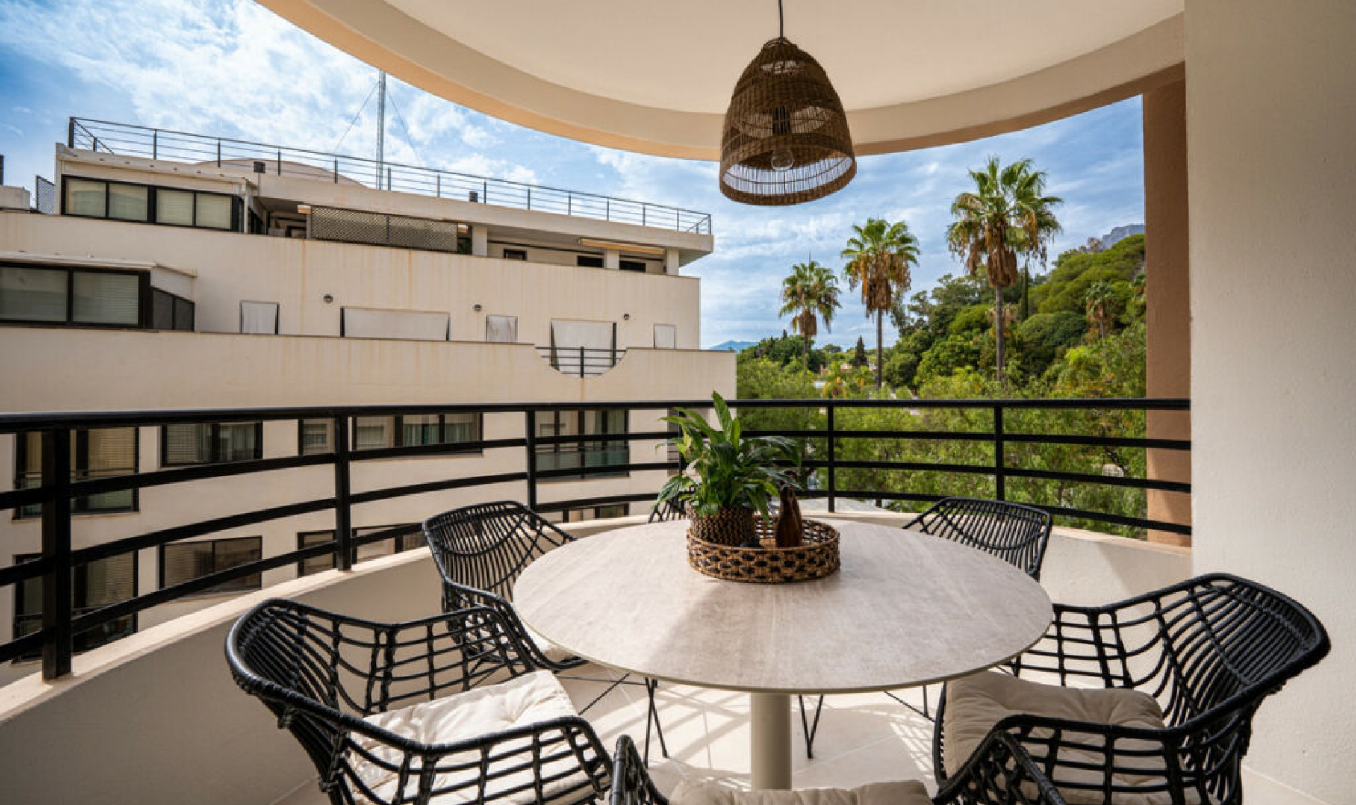Resale - Apartment -
Marbella