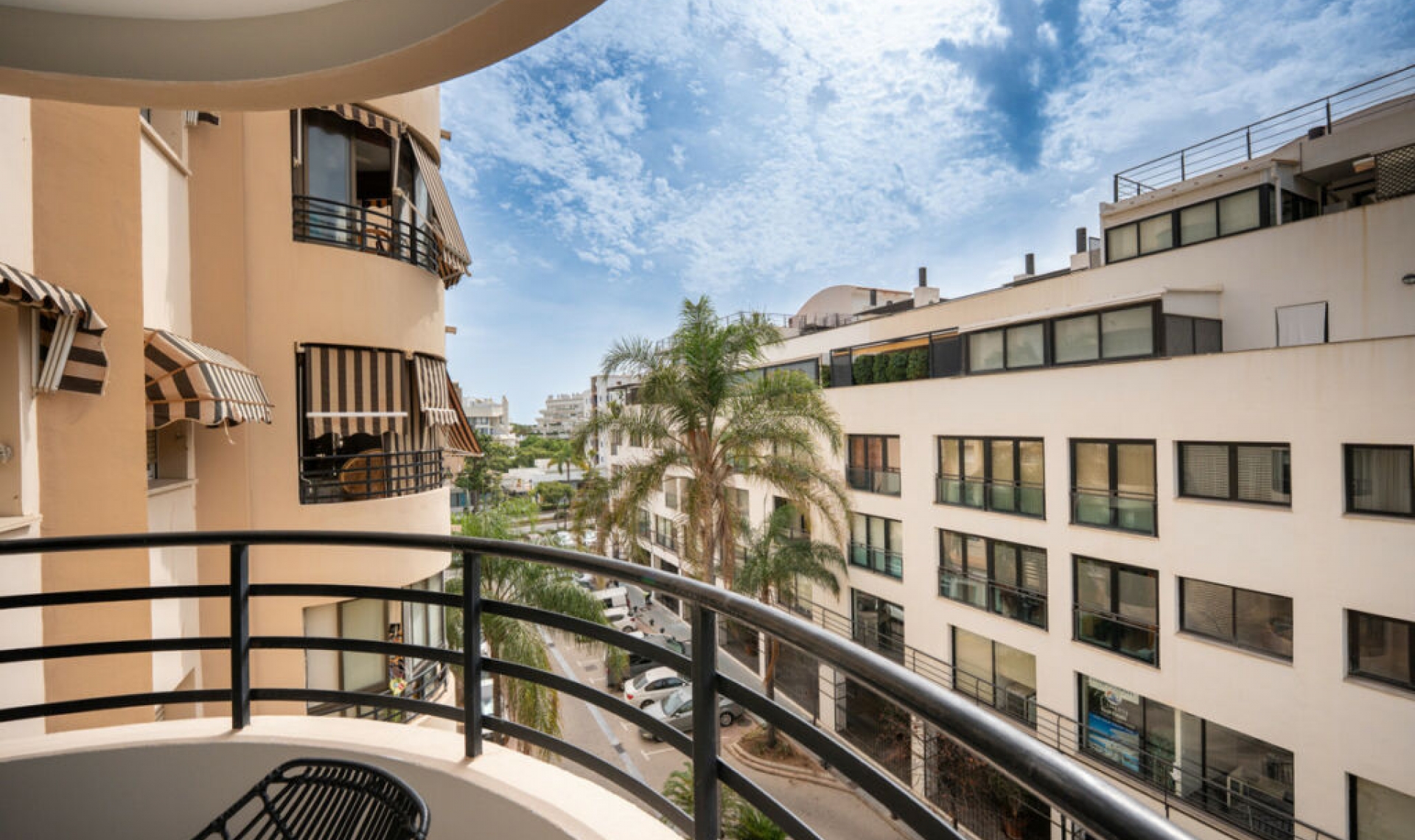 Resale - Apartment -
Marbella