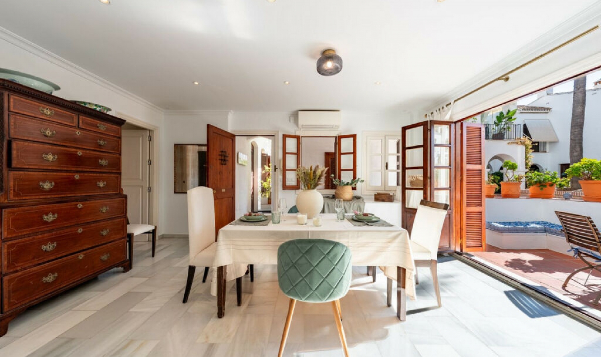 Resale - Apartment -
Marbella