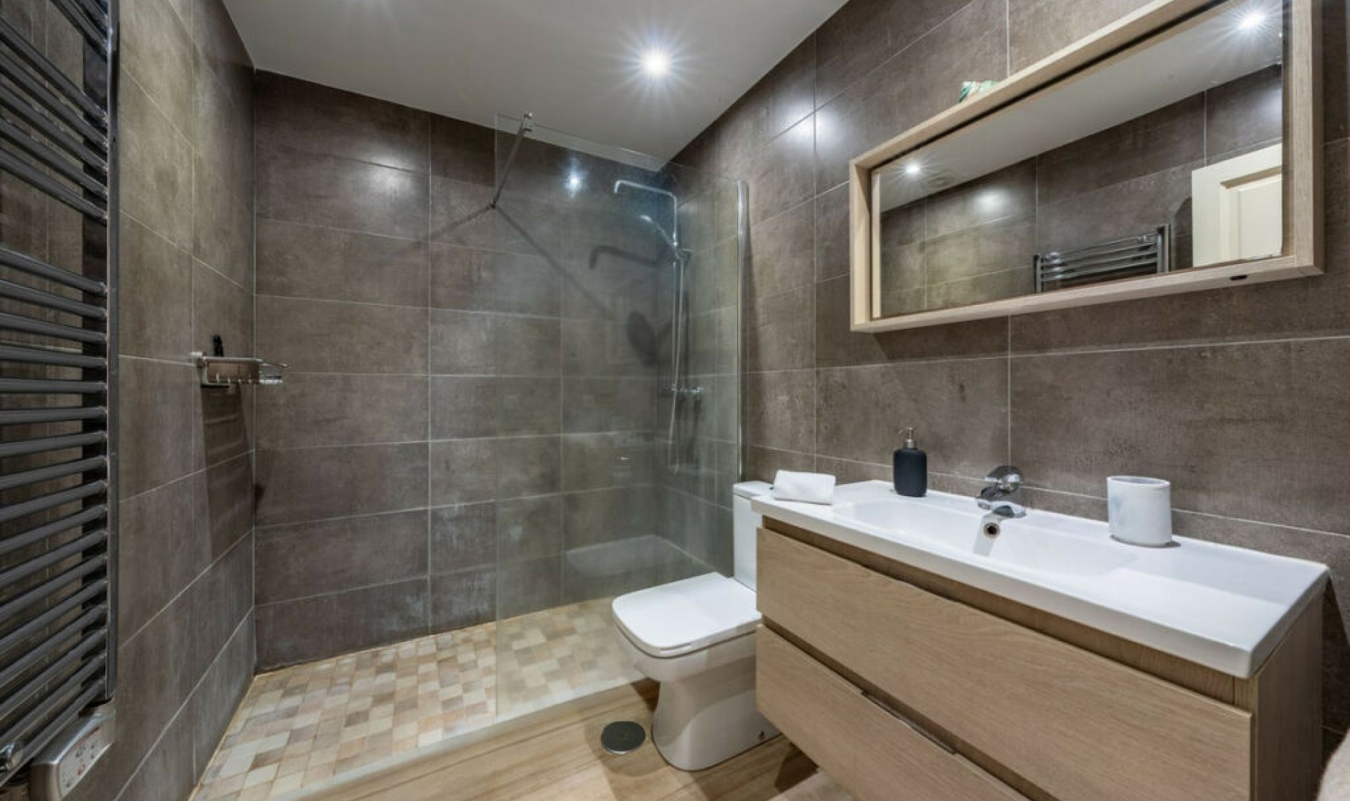 Resale - Apartment -
Marbella