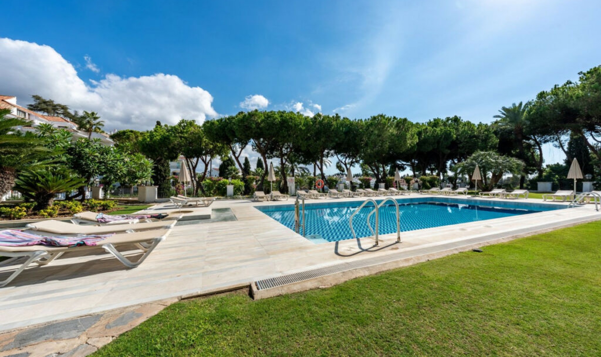 Resale - Apartment -
Marbella