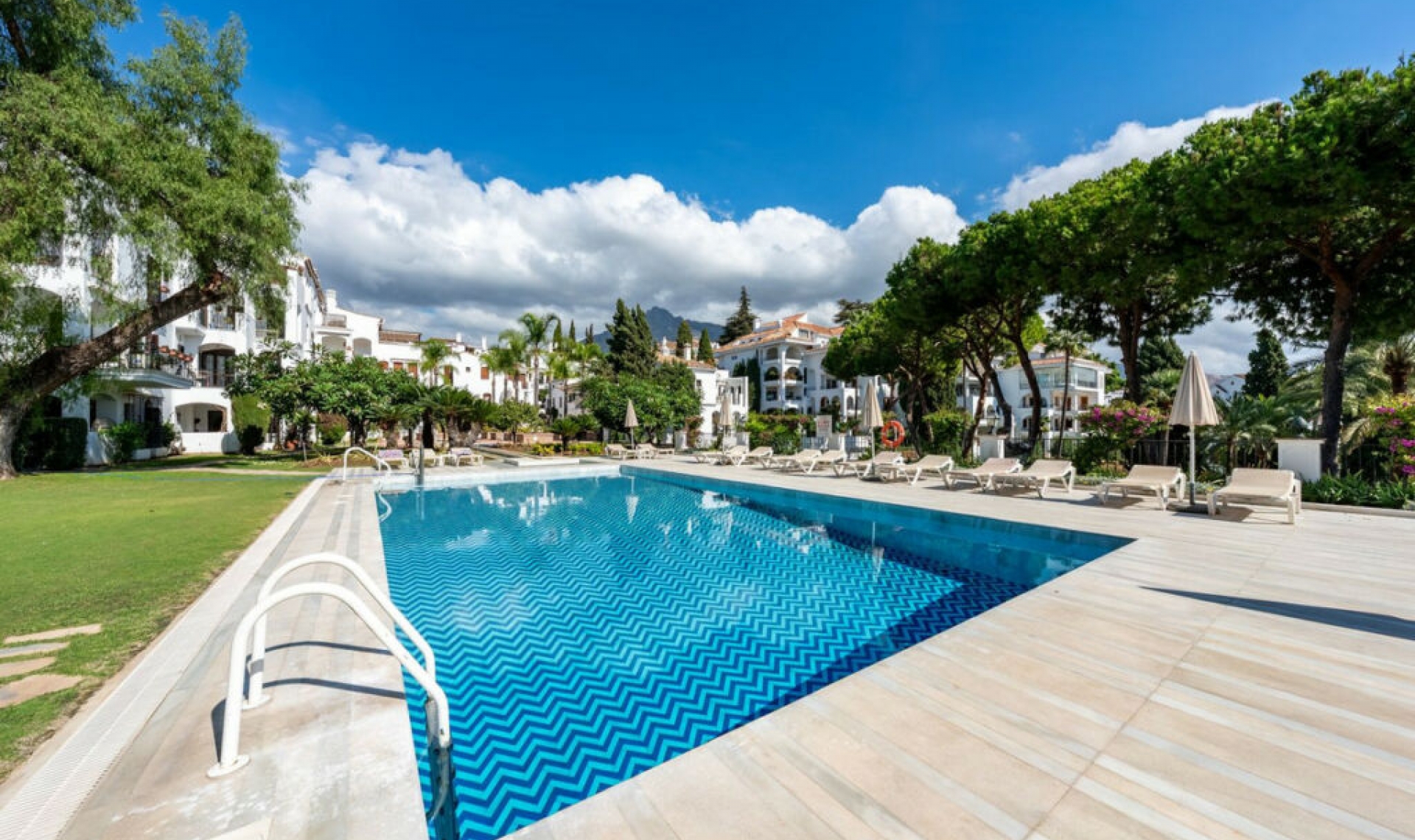 Resale - Apartment -
Marbella