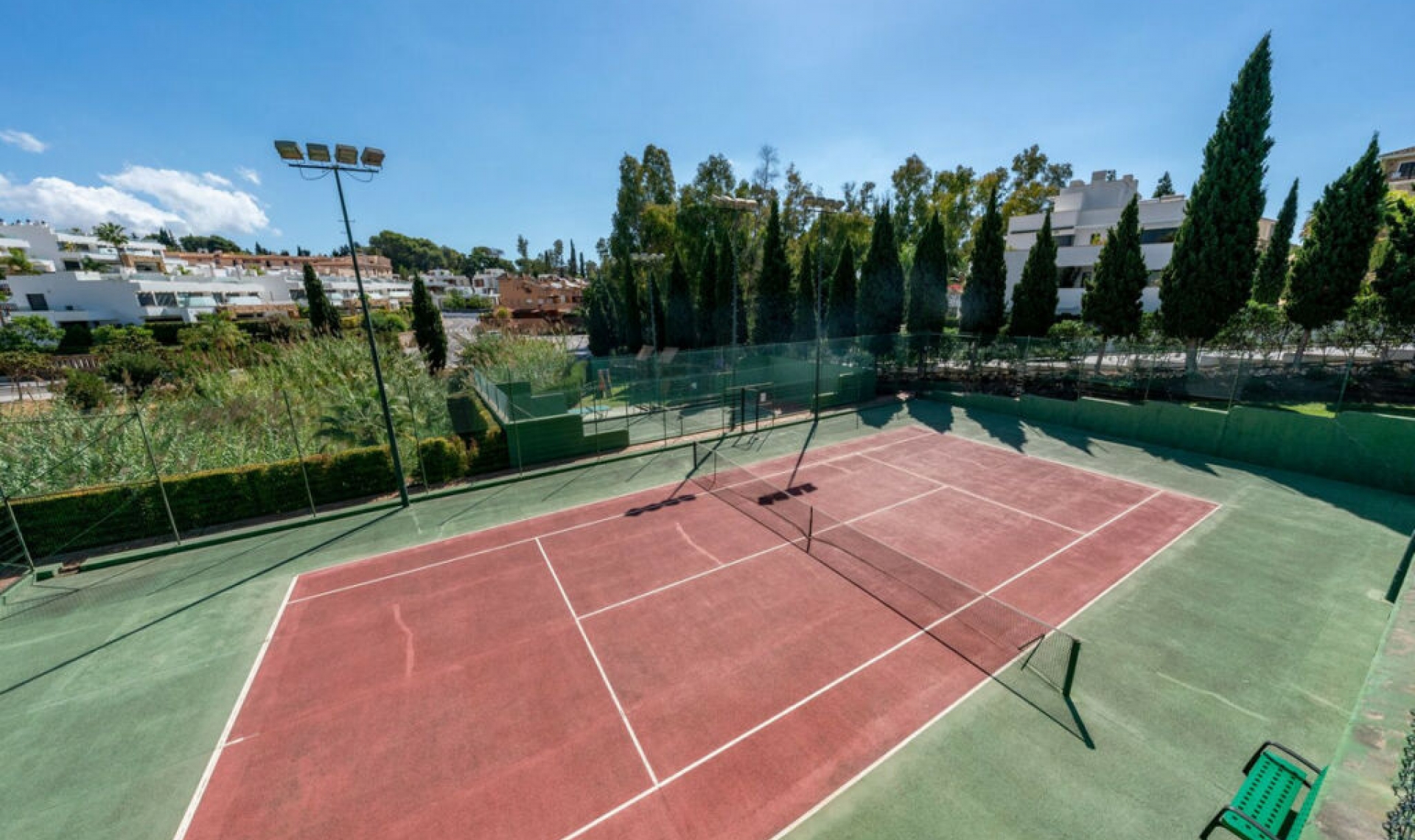 Resale - Apartment -
Marbella