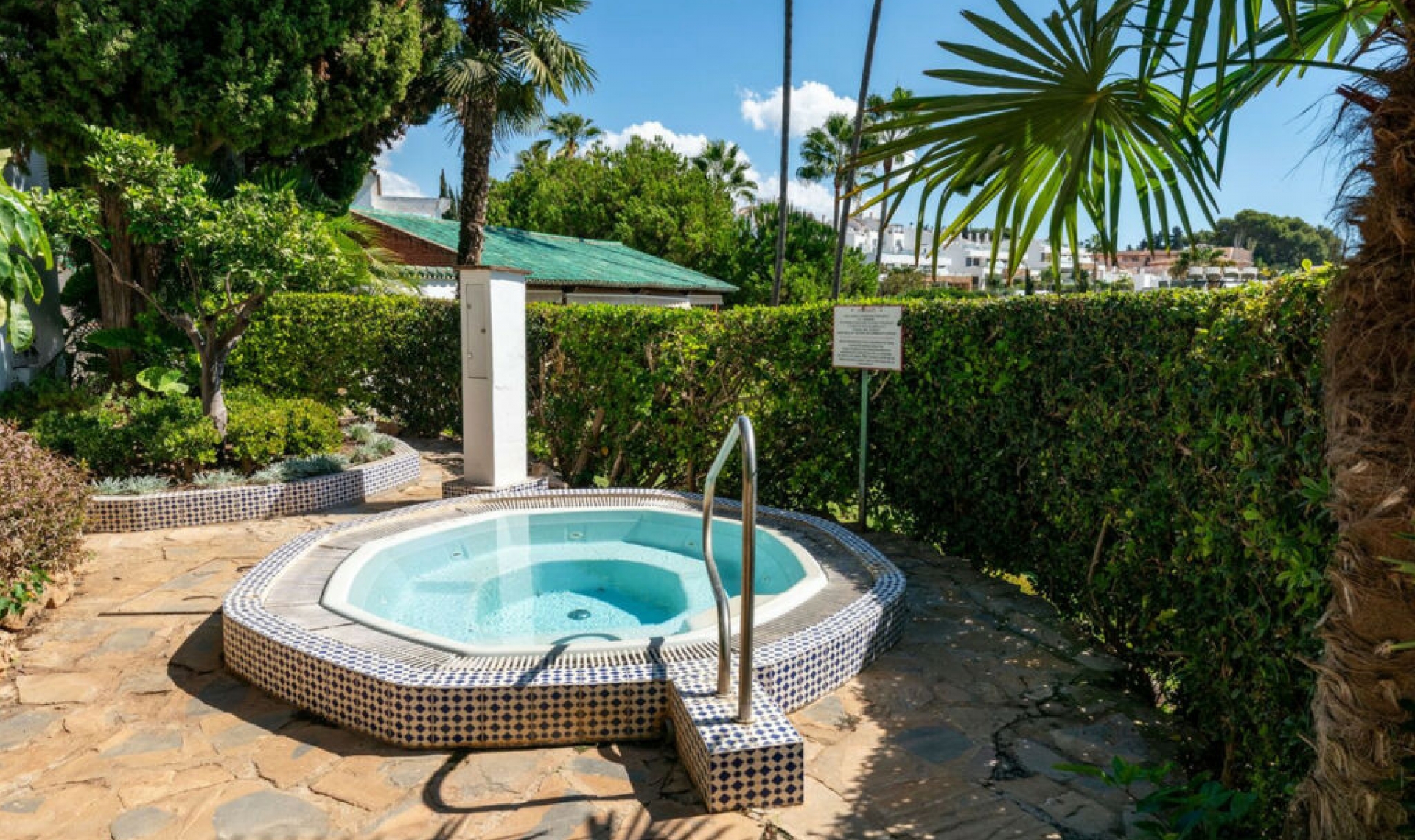 Resale - Apartment -
Marbella