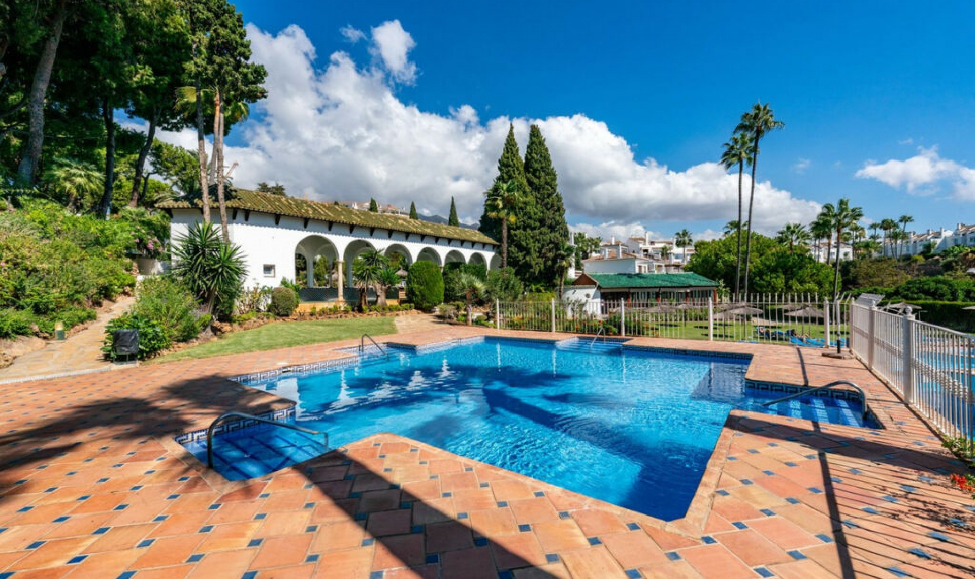 Resale - Apartment -
Marbella