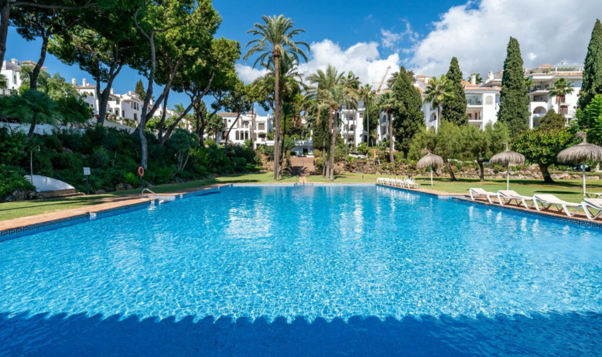 Resale - Apartment -
Marbella