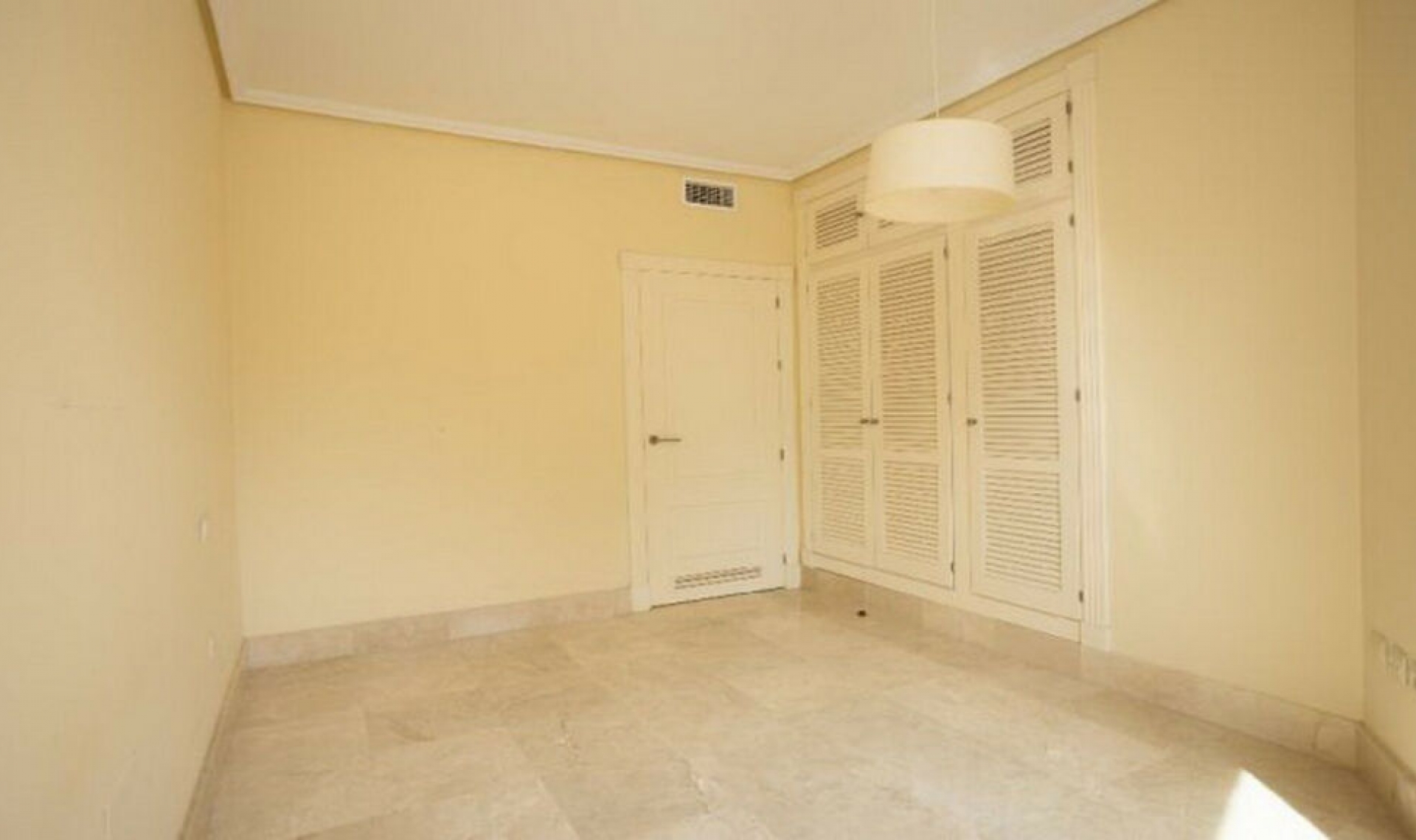 Resale - Apartment -
Marbella