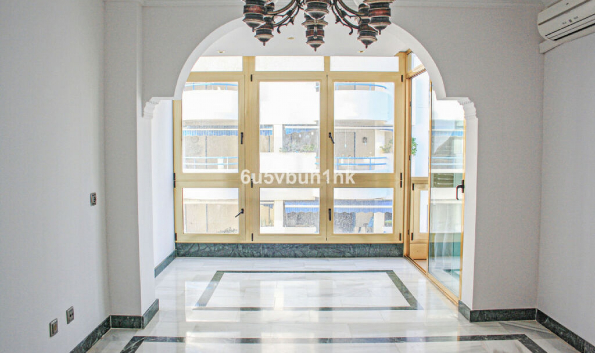 Resale - Apartment -
Marbella