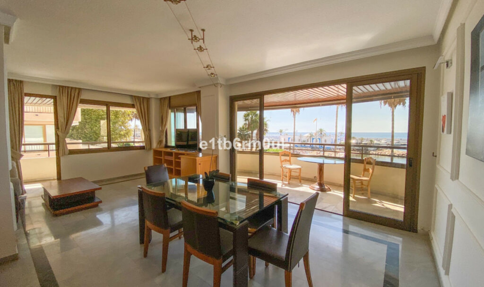 Resale - Apartment -
Marbella