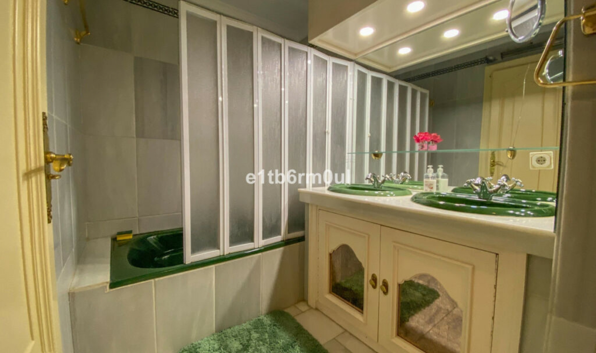 Resale - Apartment -
Marbella