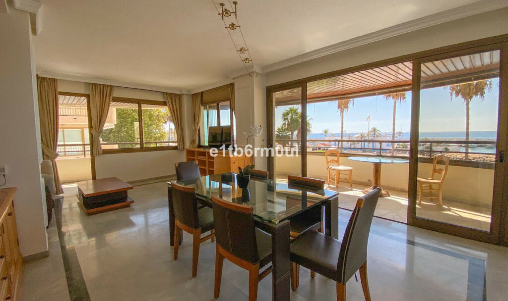 Resale - Apartment -
Marbella