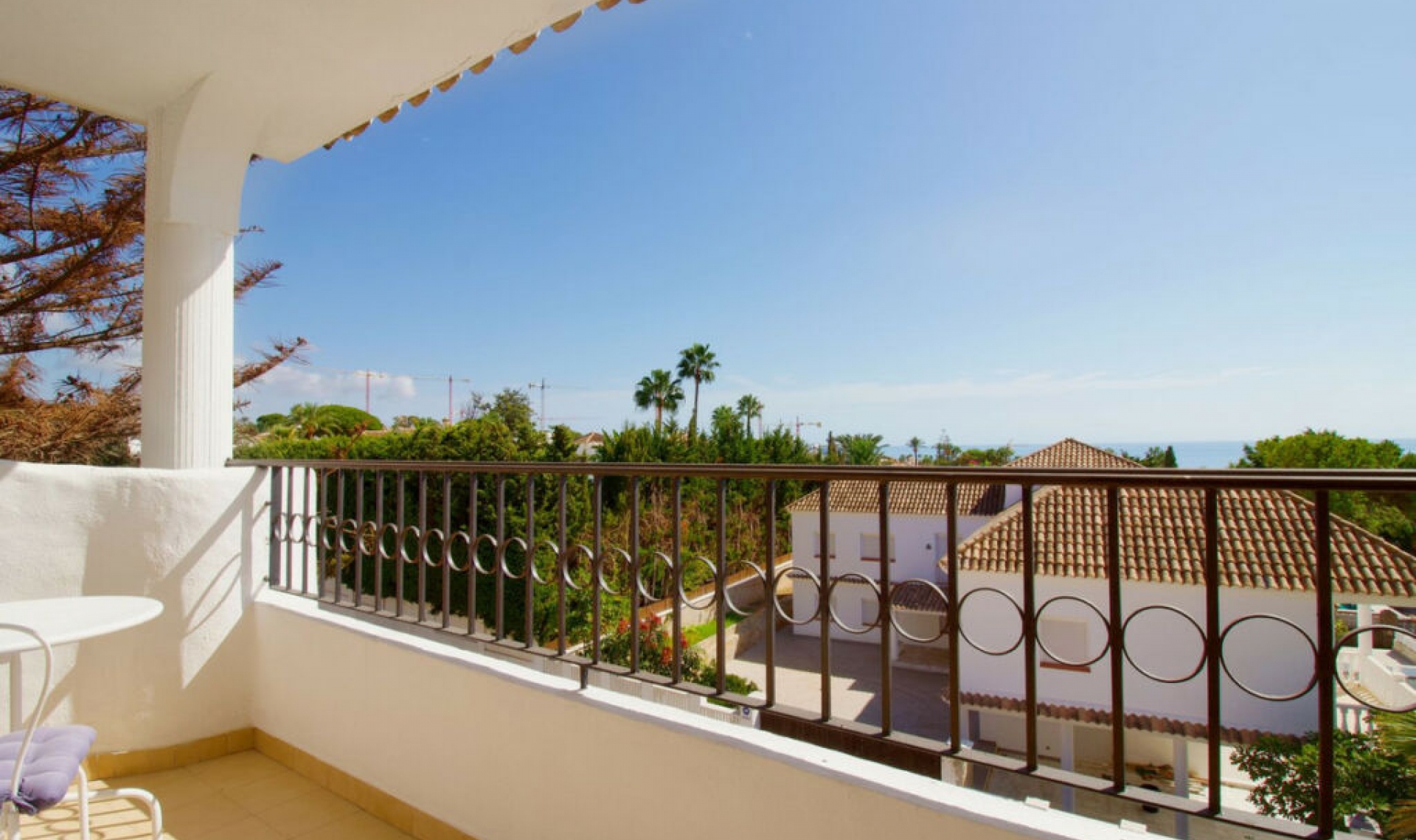 Resale - Apartment -
Marbella