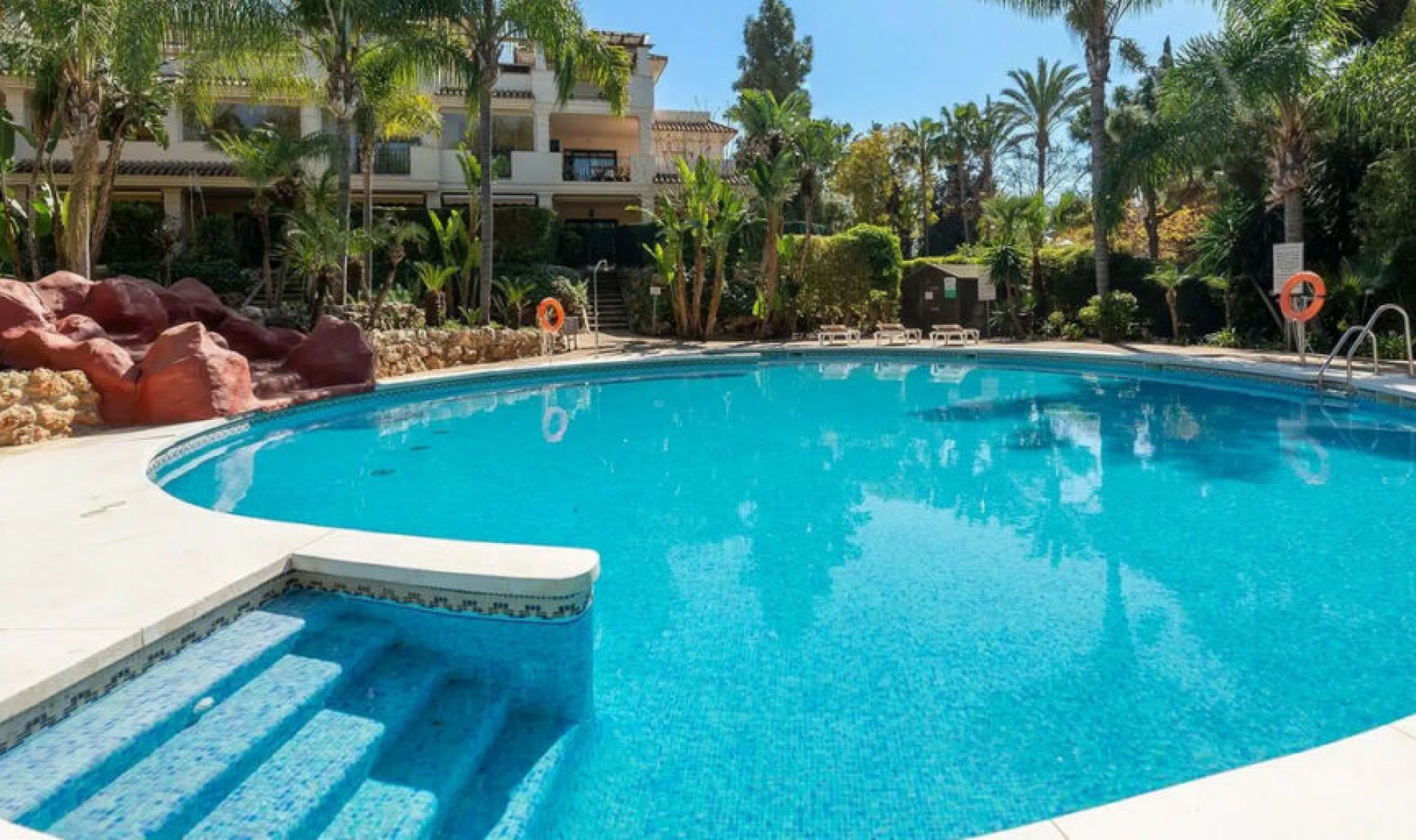 Resale - Apartment -
Marbella