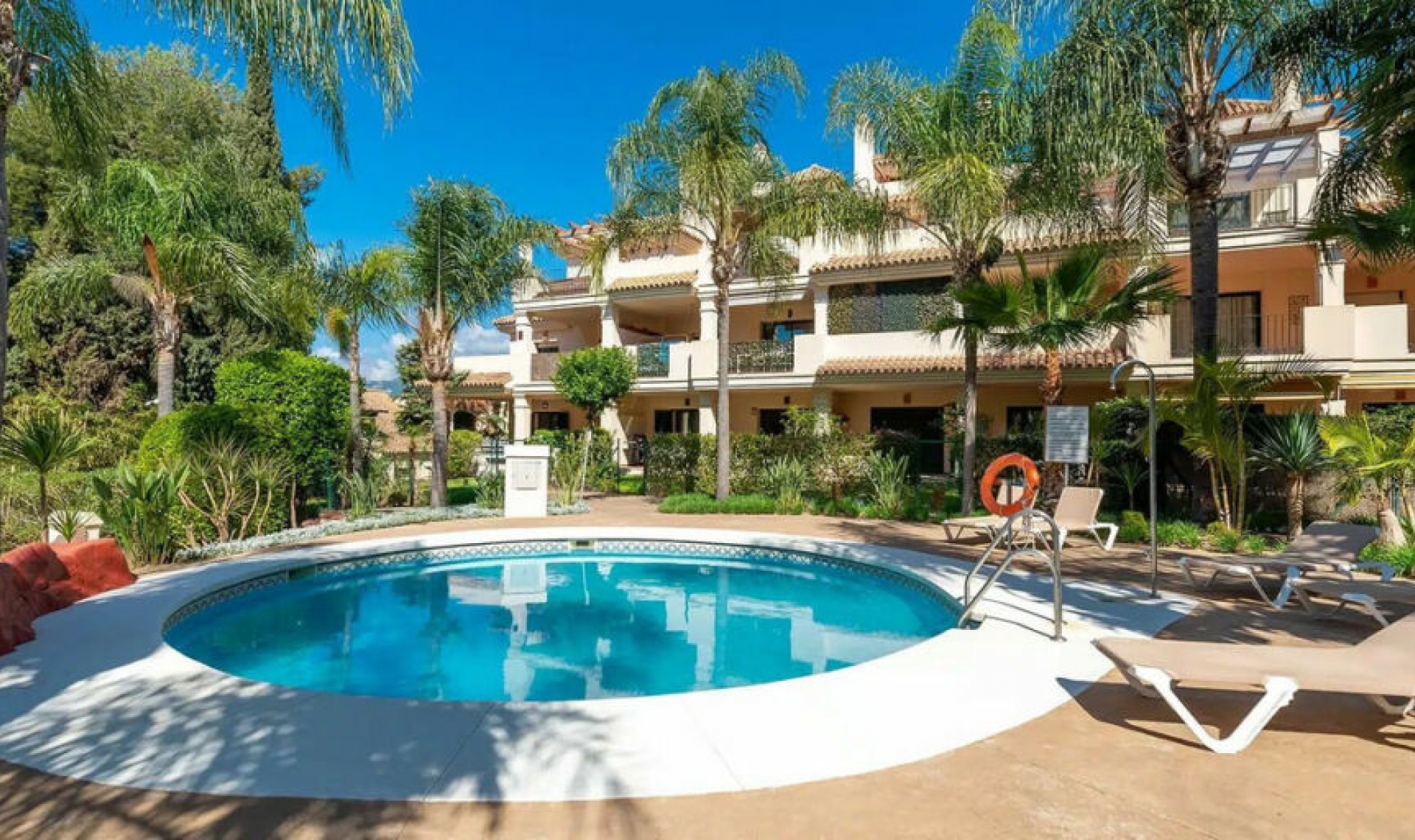 Resale - Apartment -
Marbella