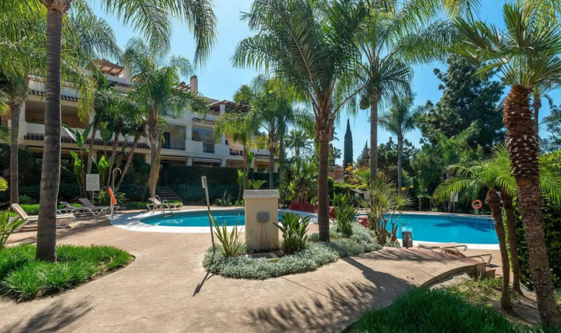 Resale - Apartment -
Marbella
