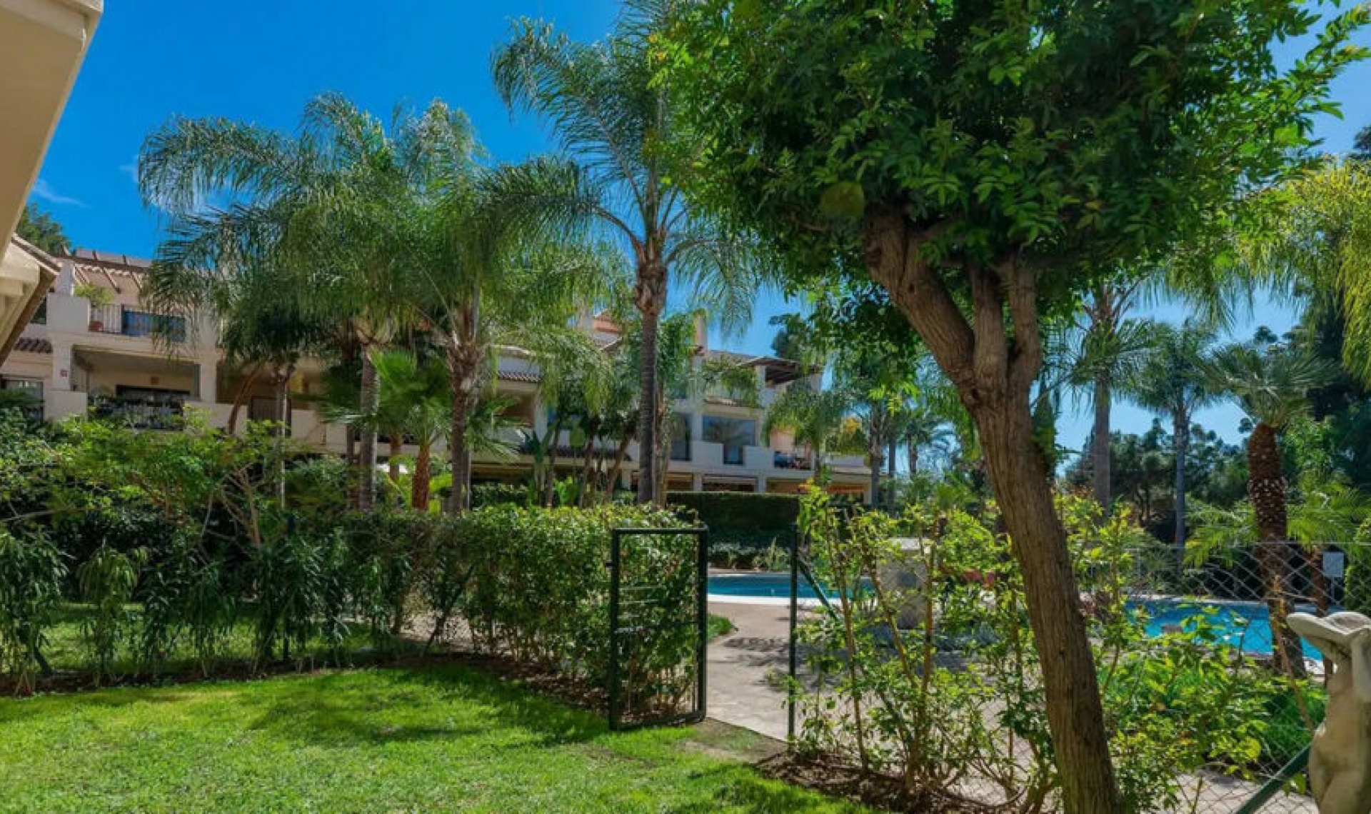 Resale - Apartment -
Marbella