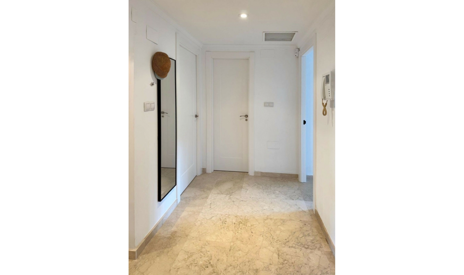 Resale - Apartment -
Marbella