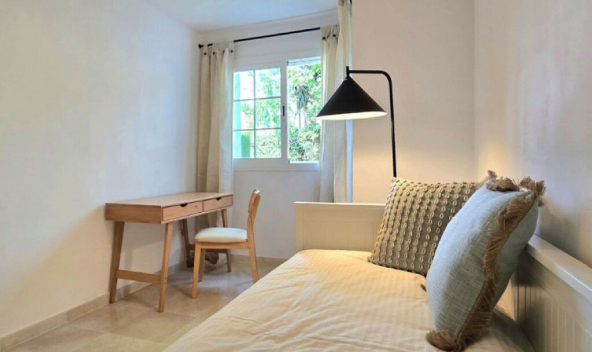 Resale - Apartment -
Marbella