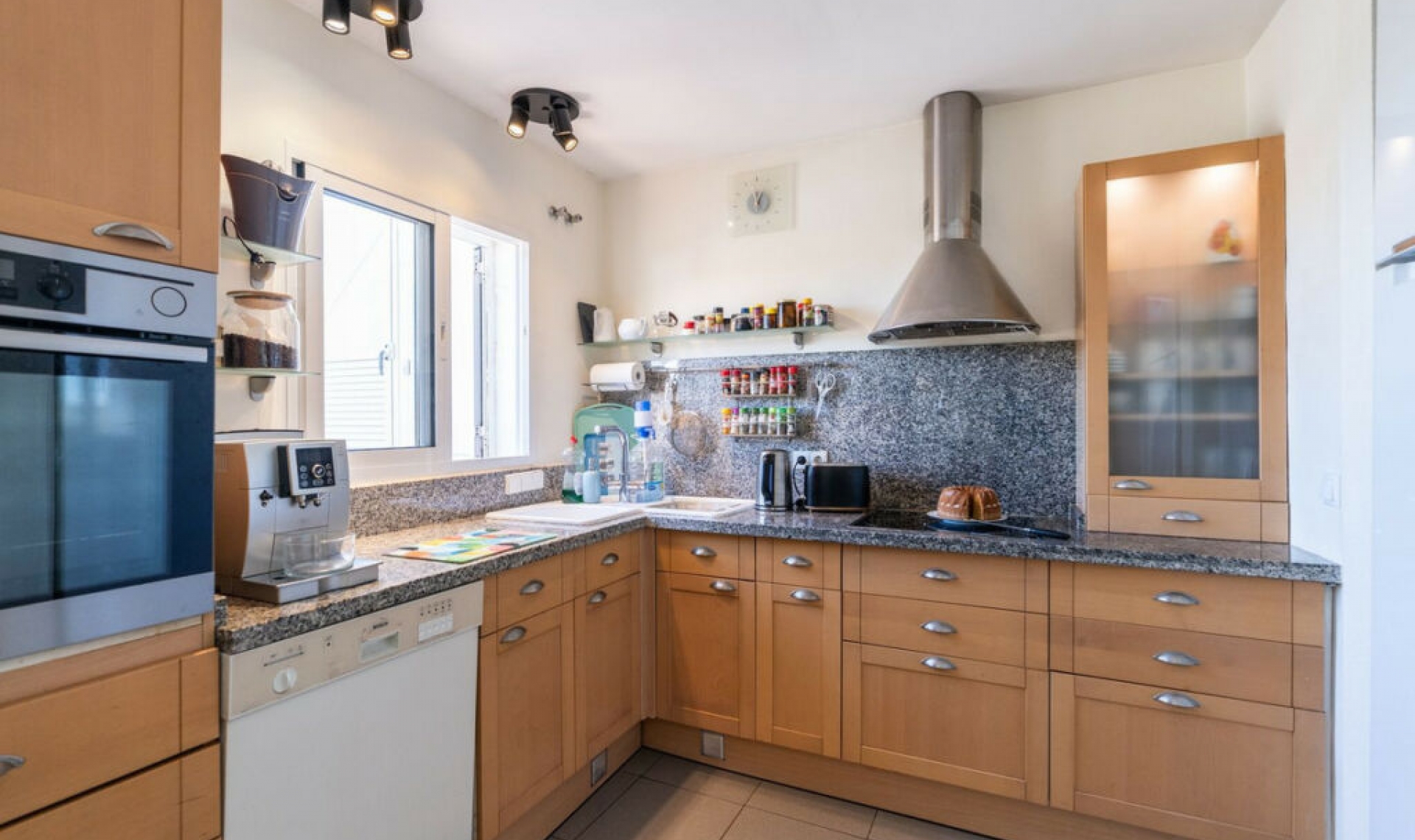 Resale - Apartment -
Marbesa