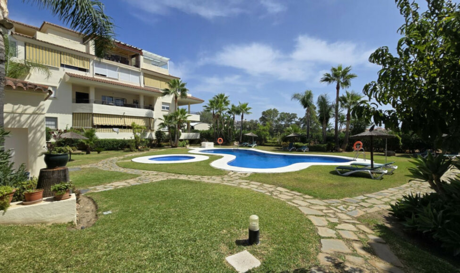 Resale - Apartment -
Mijas