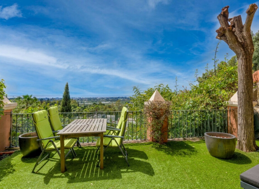 Resale - Apartment -
Monte Halcones