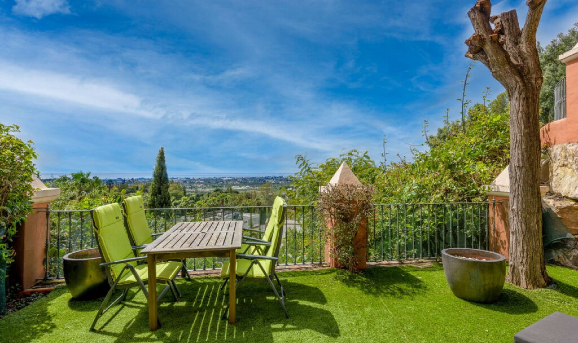 Resale - Apartment -
Monte Halcones