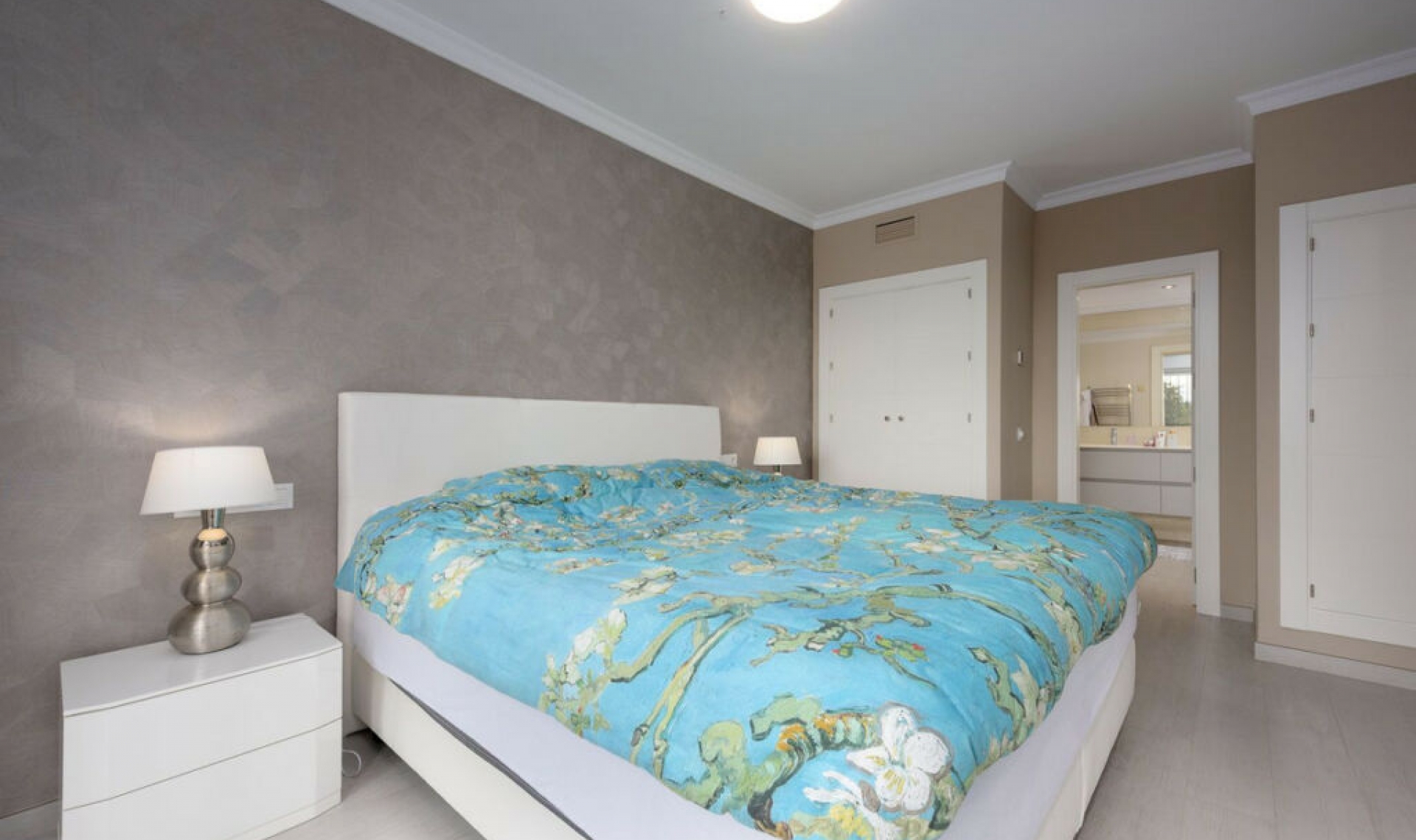 Resale - Apartment -
Monte Halcones