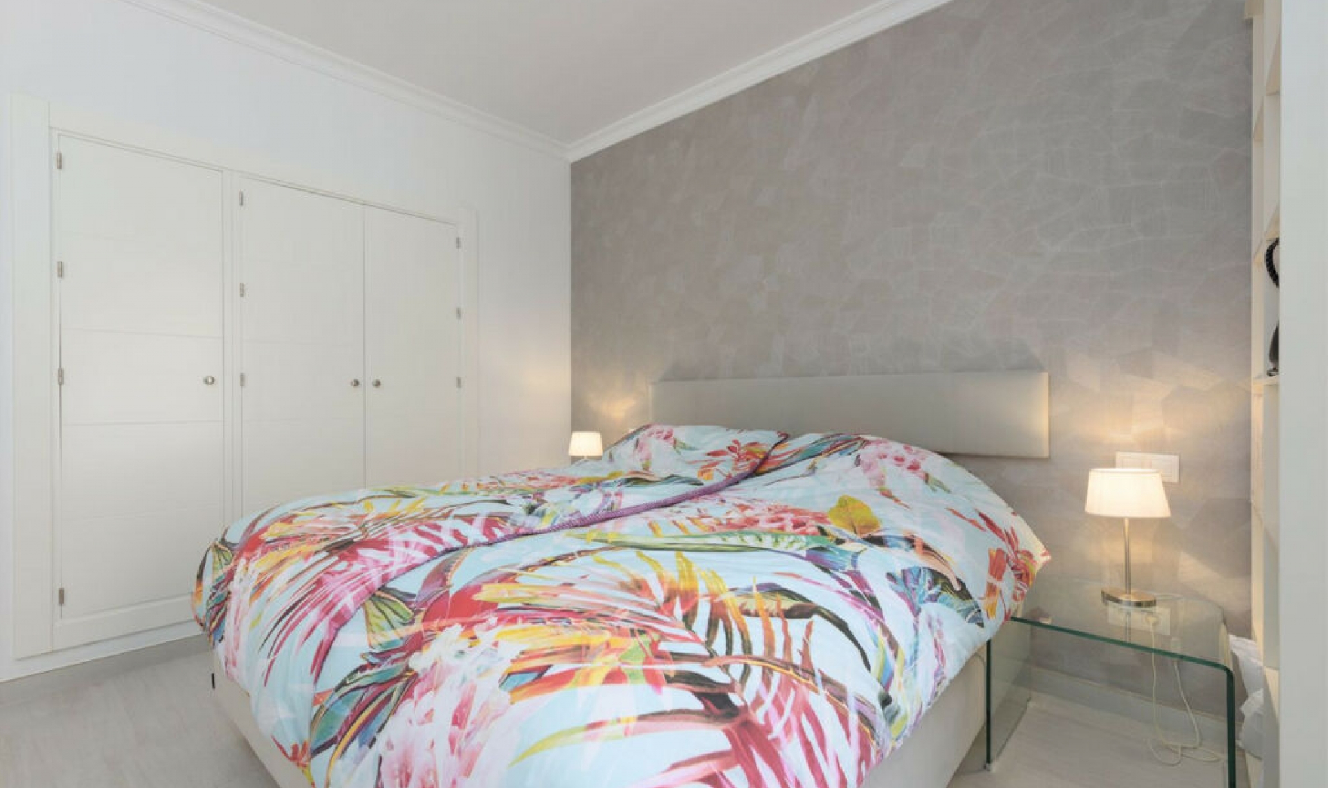 Resale - Apartment -
Monte Halcones