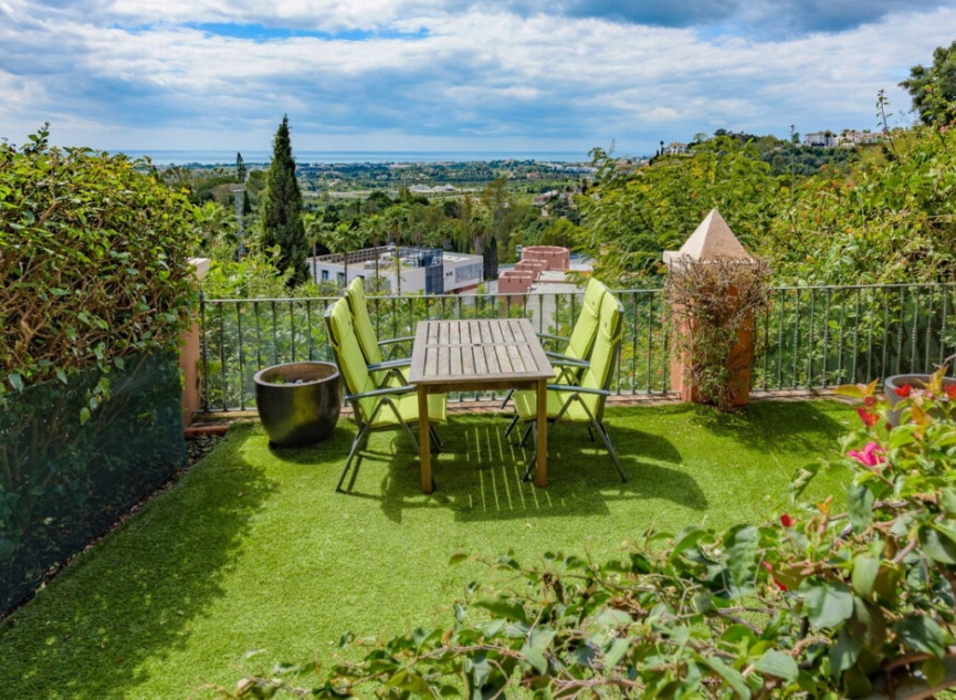 Resale - Apartment -
Monte Halcones