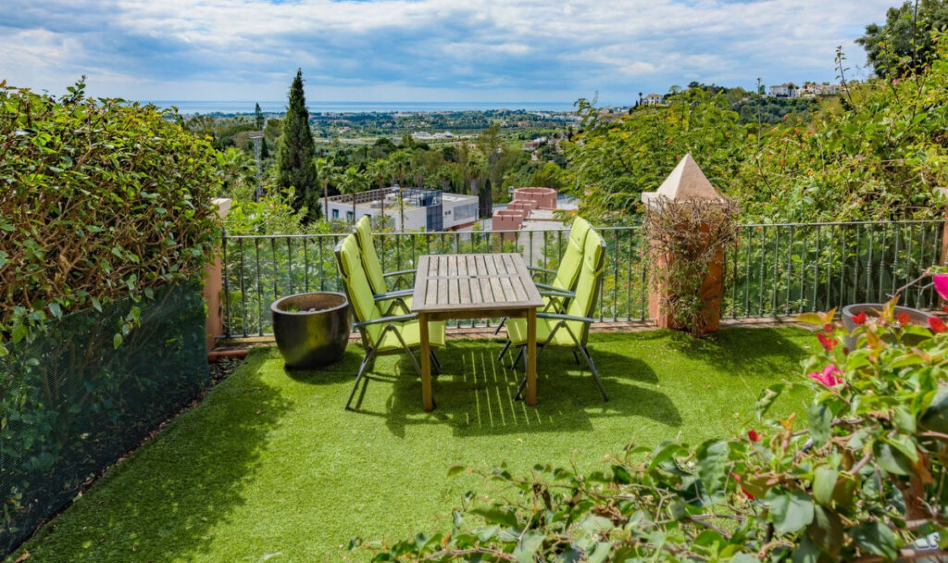 Resale - Apartment -
Monte Halcones