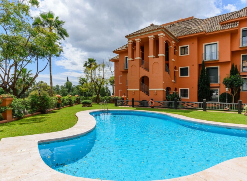 Resale - Apartment -
Monte Halcones