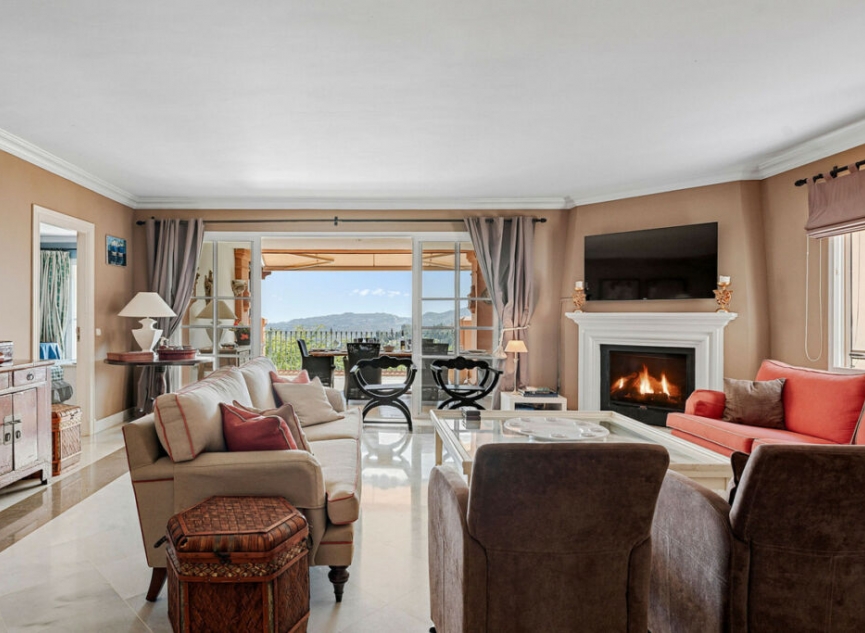 Resale - Apartment -
Monte Halcones