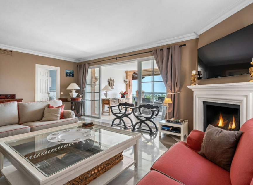 Resale - Apartment -
Monte Halcones