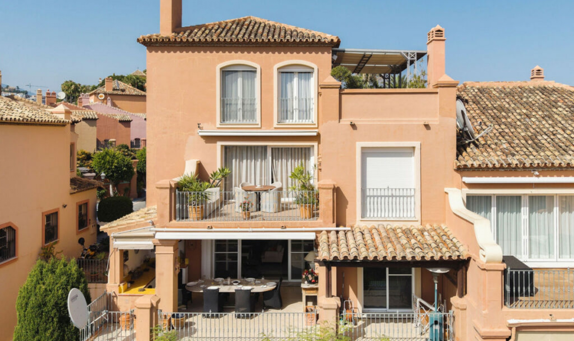 Resale - Apartment -
Monte Halcones