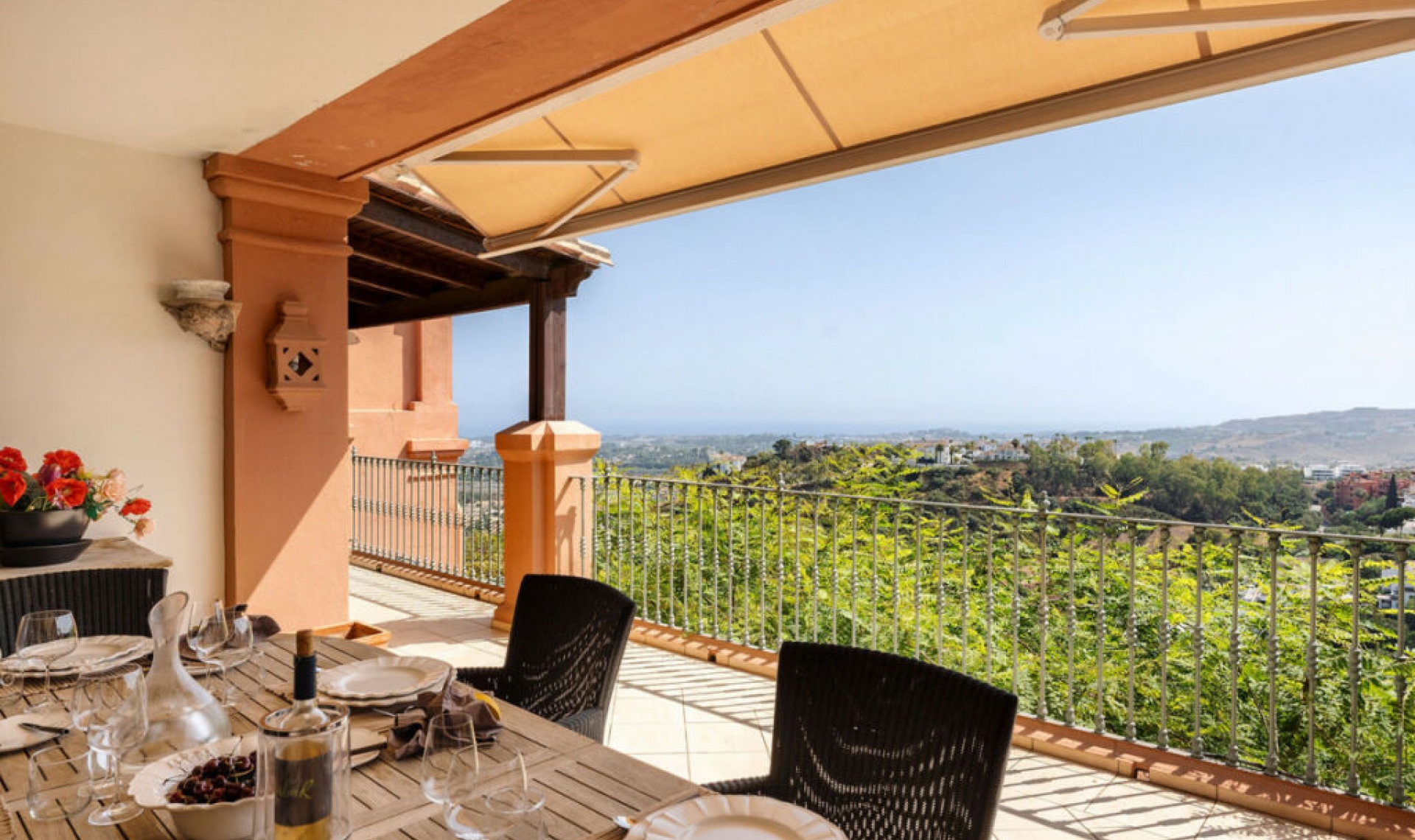 Resale - Apartment -
Monte Halcones