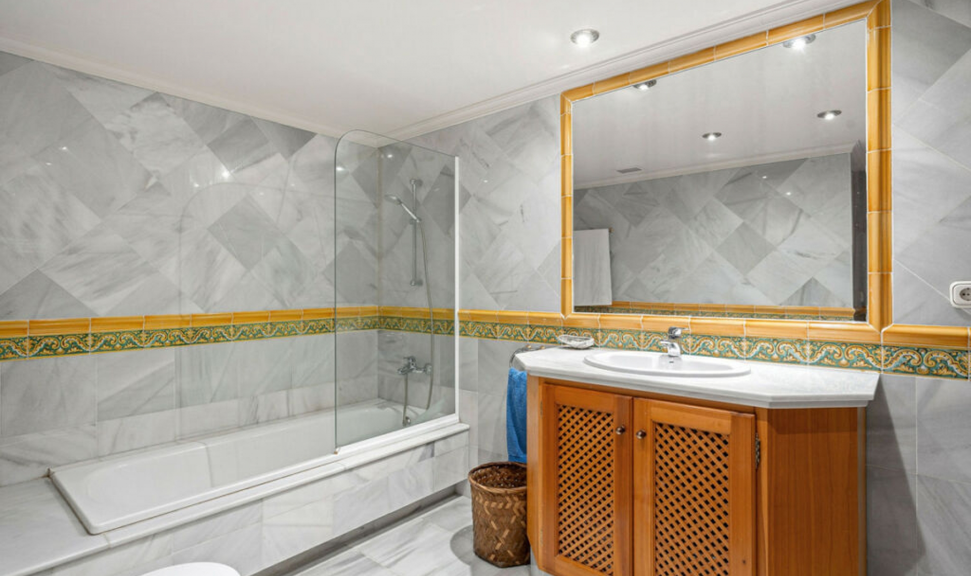 Resale - Apartment -
Monte Halcones