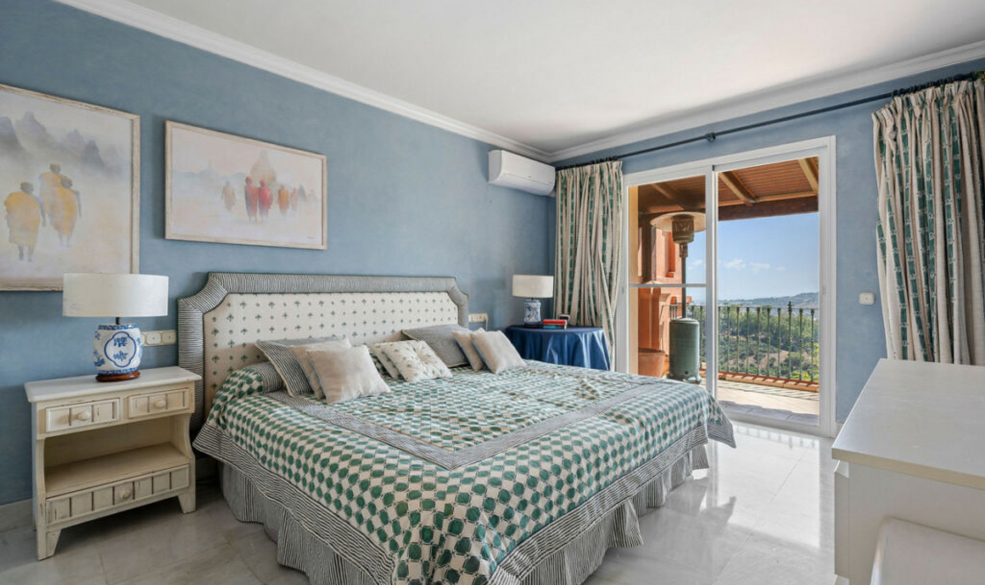 Resale - Apartment -
Monte Halcones