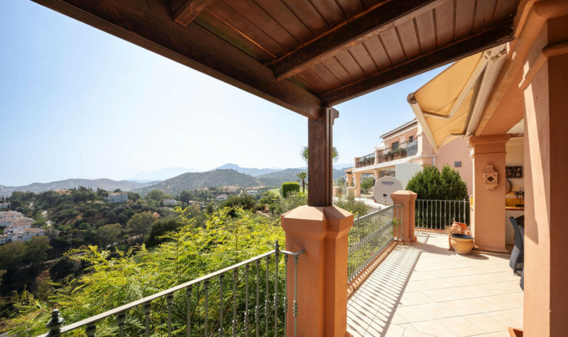 Resale - Apartment -
Monte Halcones