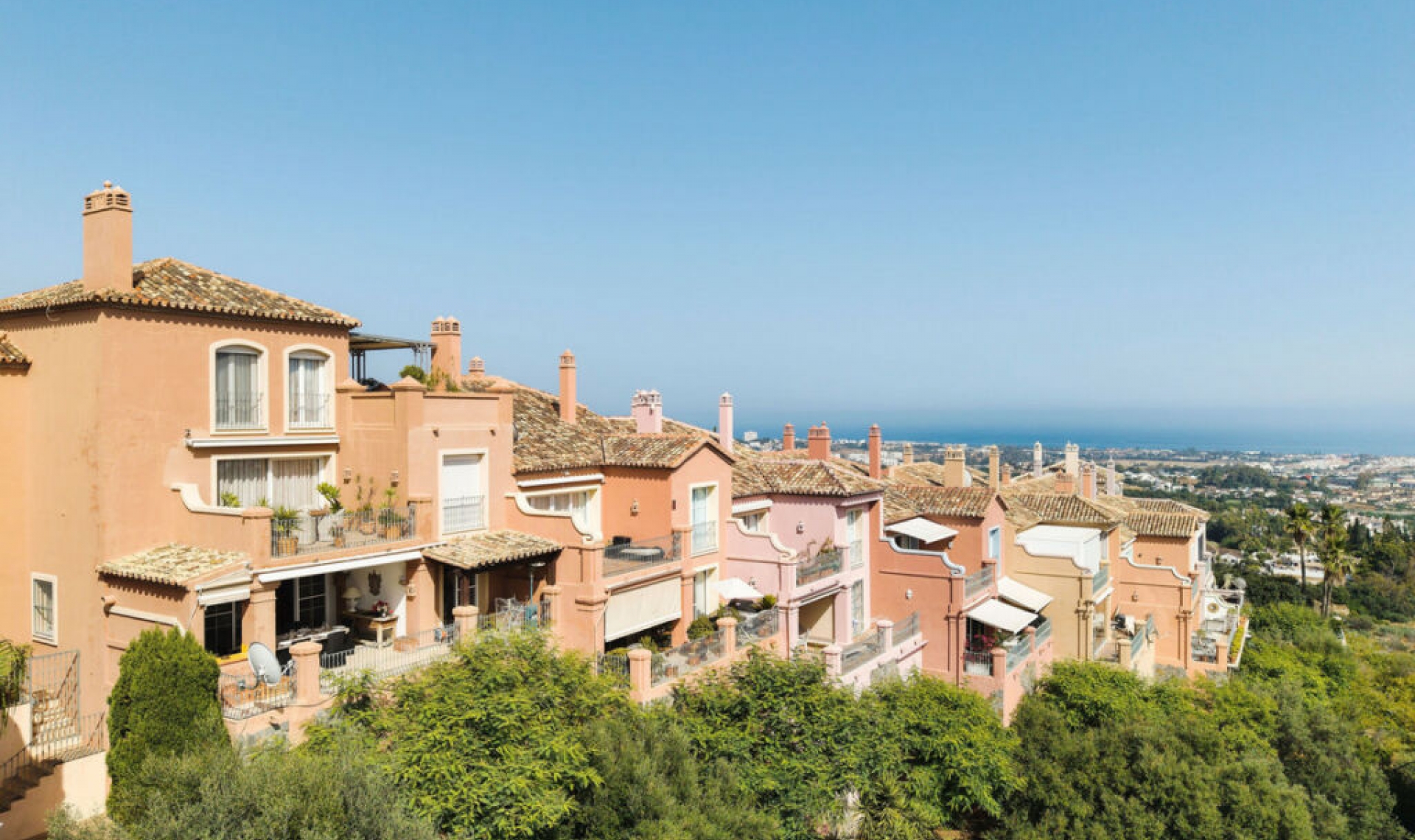 Resale - Apartment -
Monte Halcones