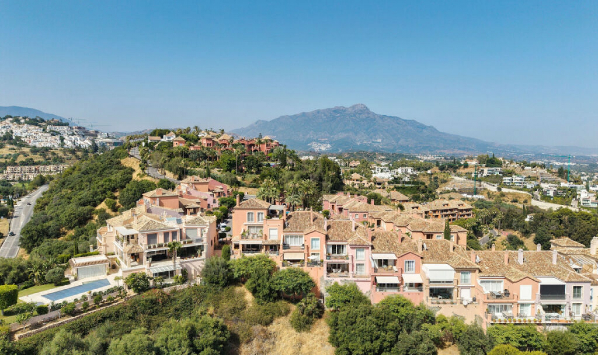 Resale - Apartment -
Monte Halcones