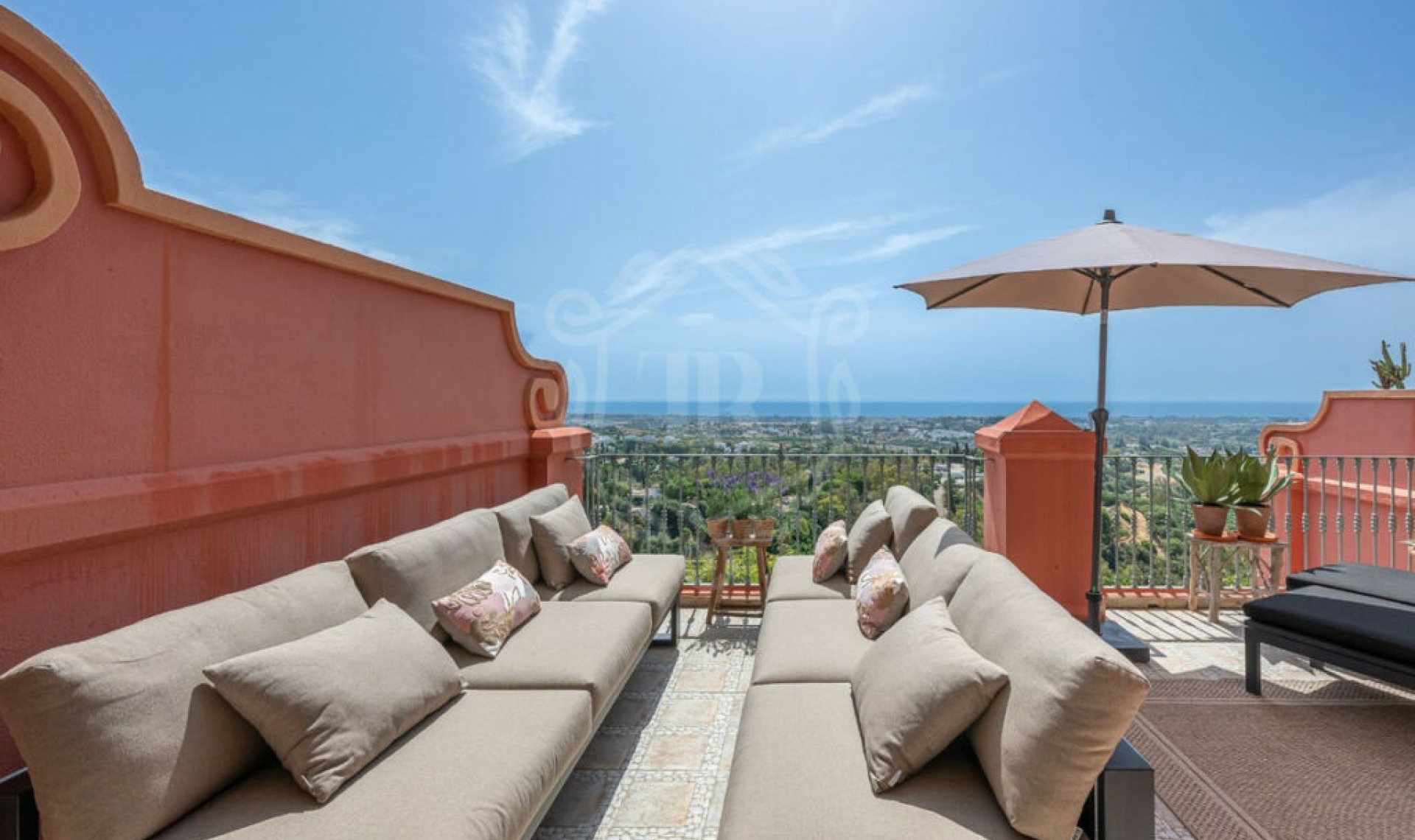 Resale - Apartment -
Monte Halcones