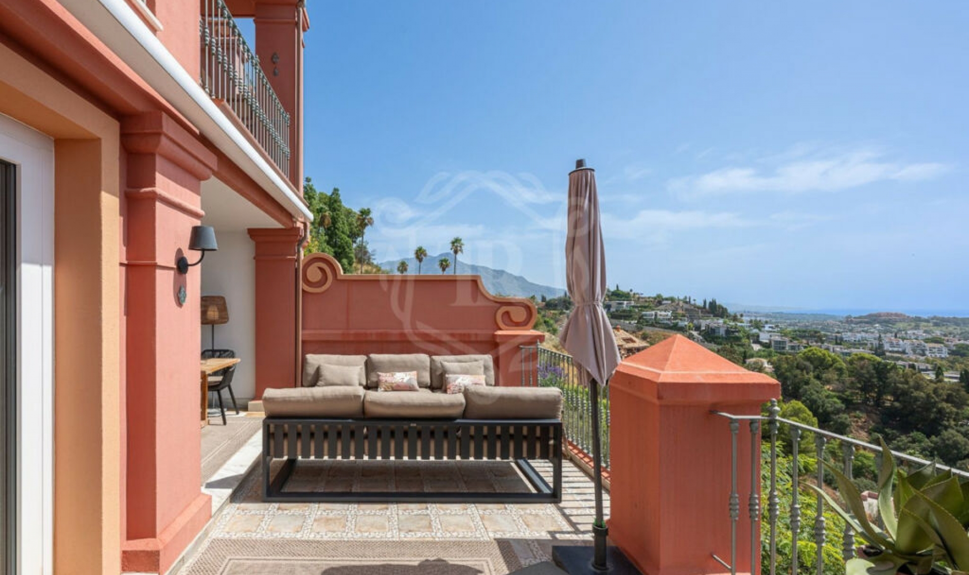 Resale - Apartment -
Monte Halcones