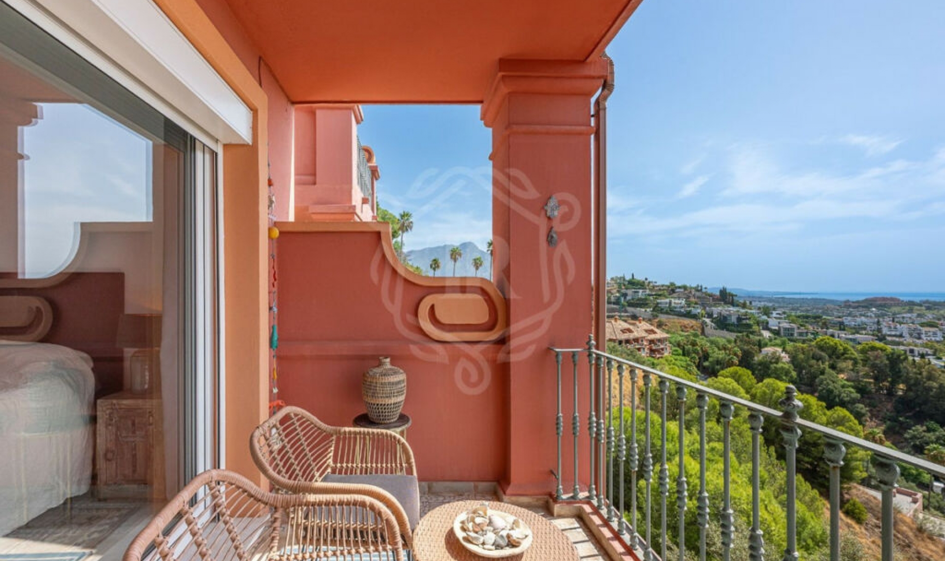 Resale - Apartment -
Monte Halcones