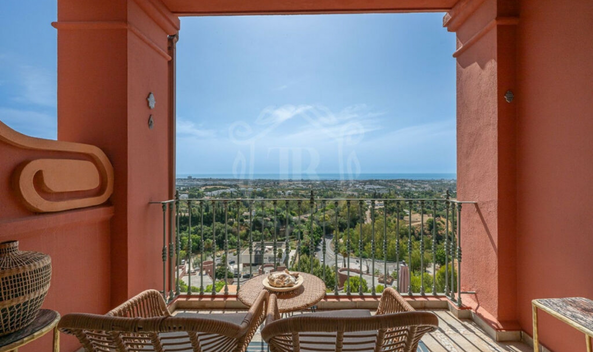 Resale - Apartment -
Monte Halcones