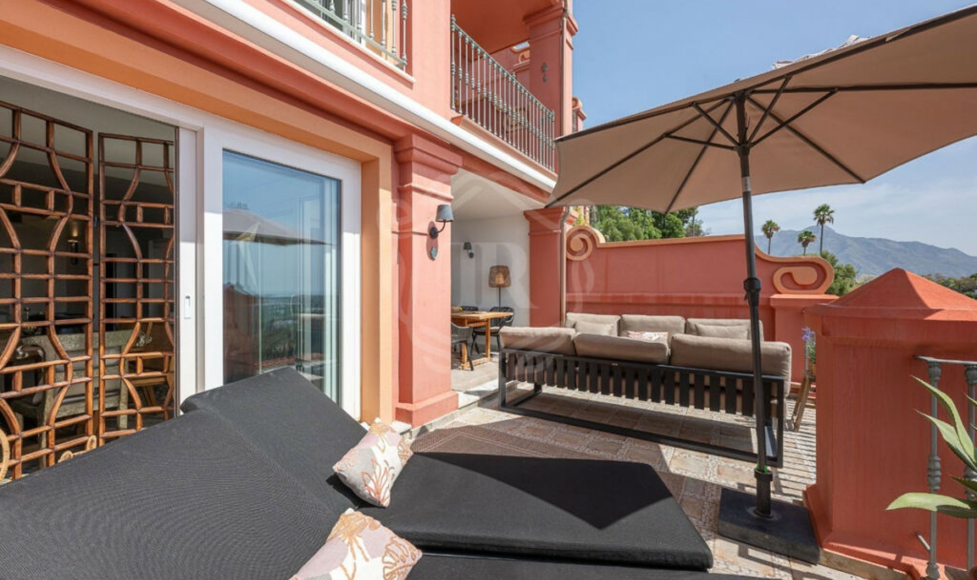 Resale - Apartment -
Monte Halcones