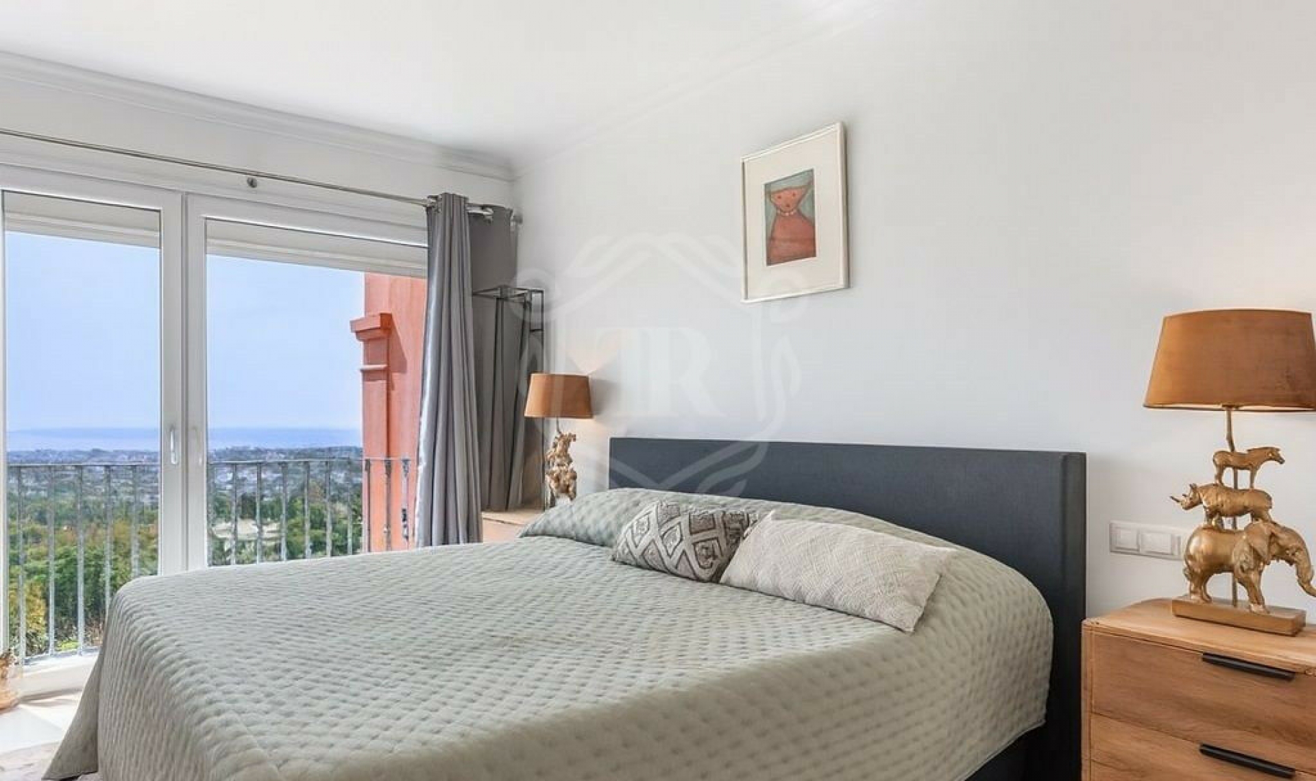 Resale - Apartment -
Monte Halcones