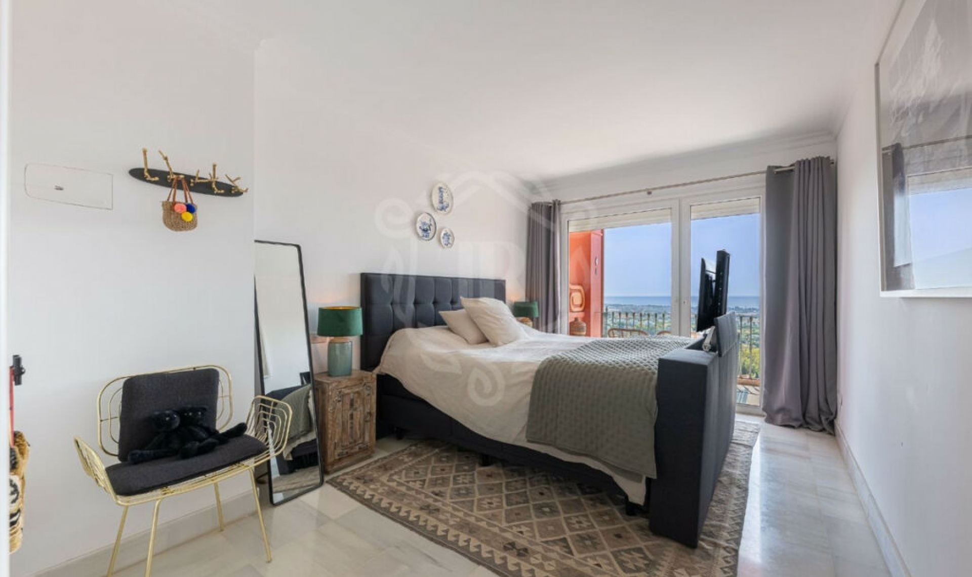 Resale - Apartment -
Monte Halcones